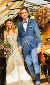 pan młody w garniturze ślubnym, w kamizelce, w muszce, w koszuli białej. Kolekcja Wilvorst Green Wedding 2024