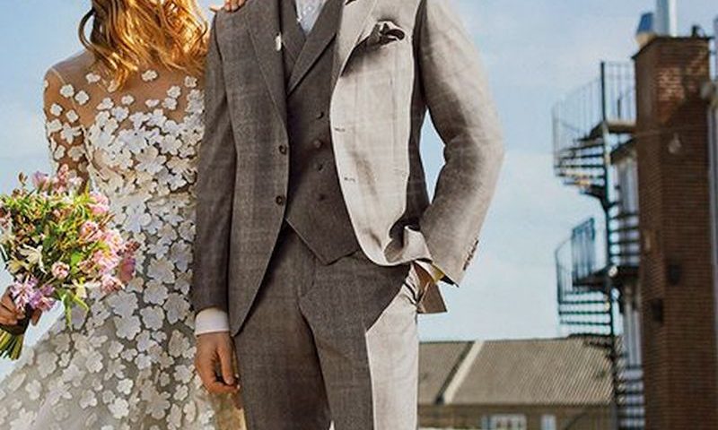 pan młody w garniturze ślubnym, w kamizelce, w muszce, w koszuli białej. Kolekcja Wilvorst Green Wedding 2024
